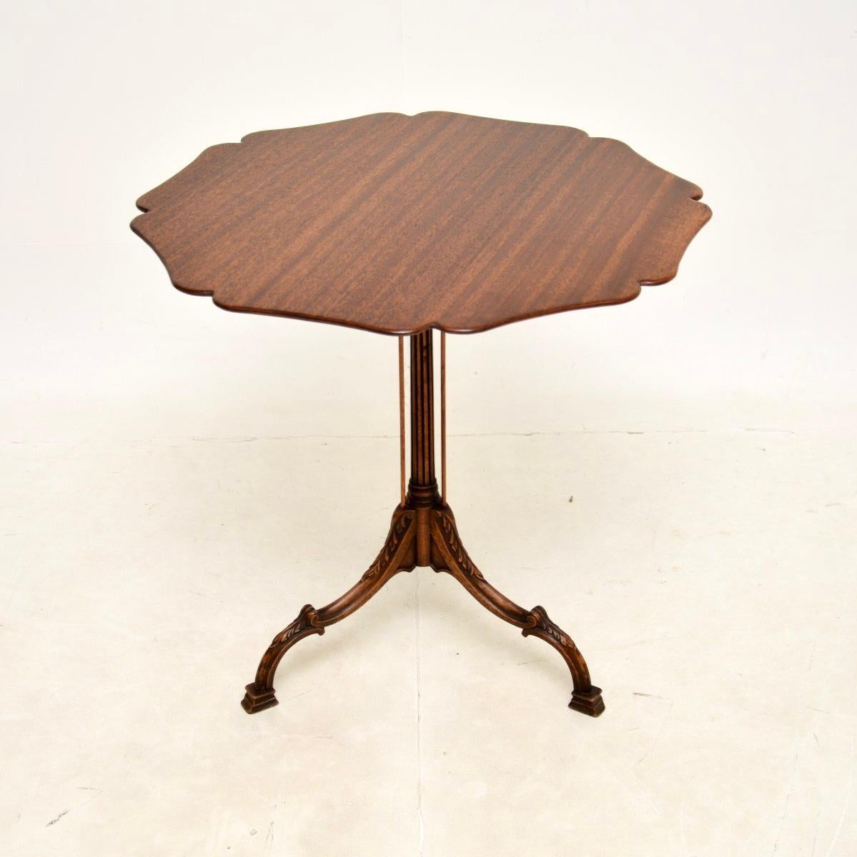 A fantastic antique Georgian Style tilt top table. This was made in England & we would date it from around the 1930-50’s period.

It is of extremely fine quality and has an unusual and refined design. The top has a very thin edge and is beautifully