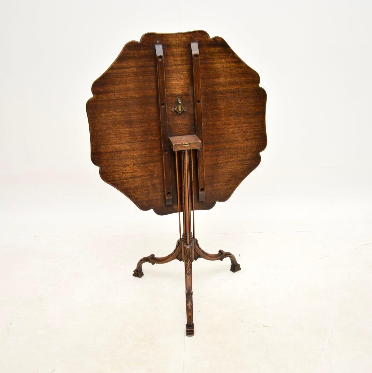 Wood Antique Georgian Style Tilt Top Table For Sale