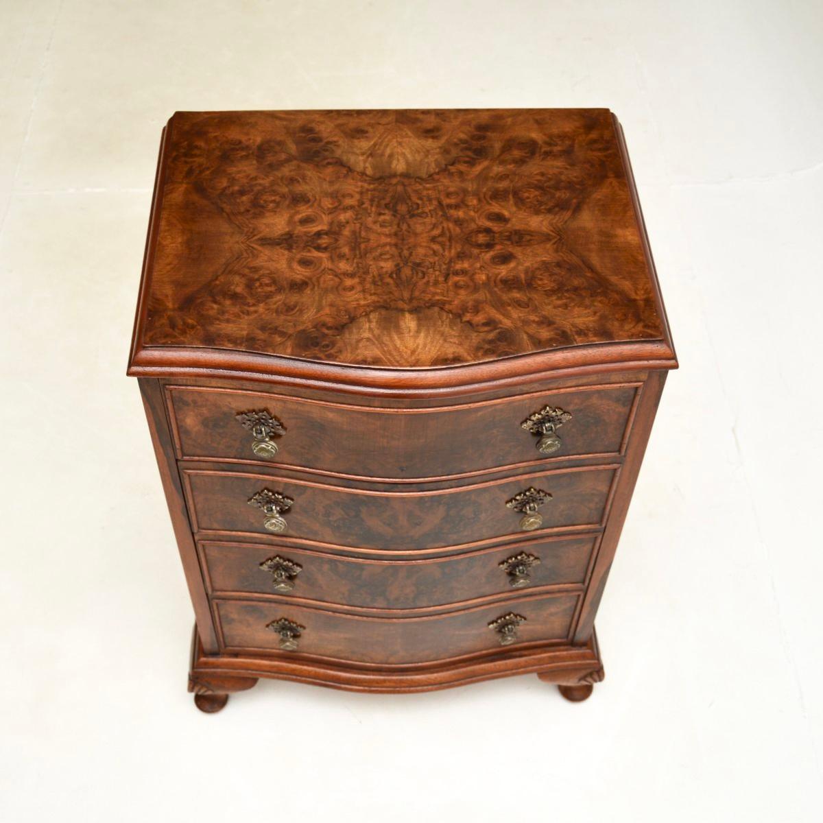 Antique Georgian Style Walnut Bedside / Side Chest of Drawers 1