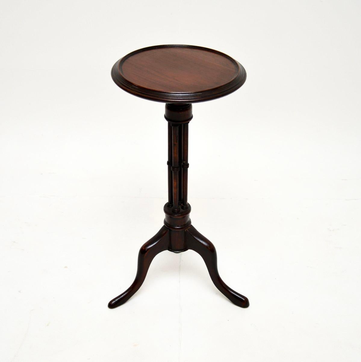 A beautifully designed and very well made antique wine table. This was made in England, it dates from around the 1890-1900 period.

It is of superb quality, it is a petite and useful size. The top has a raised lipped edge, it sits on an elegant yet