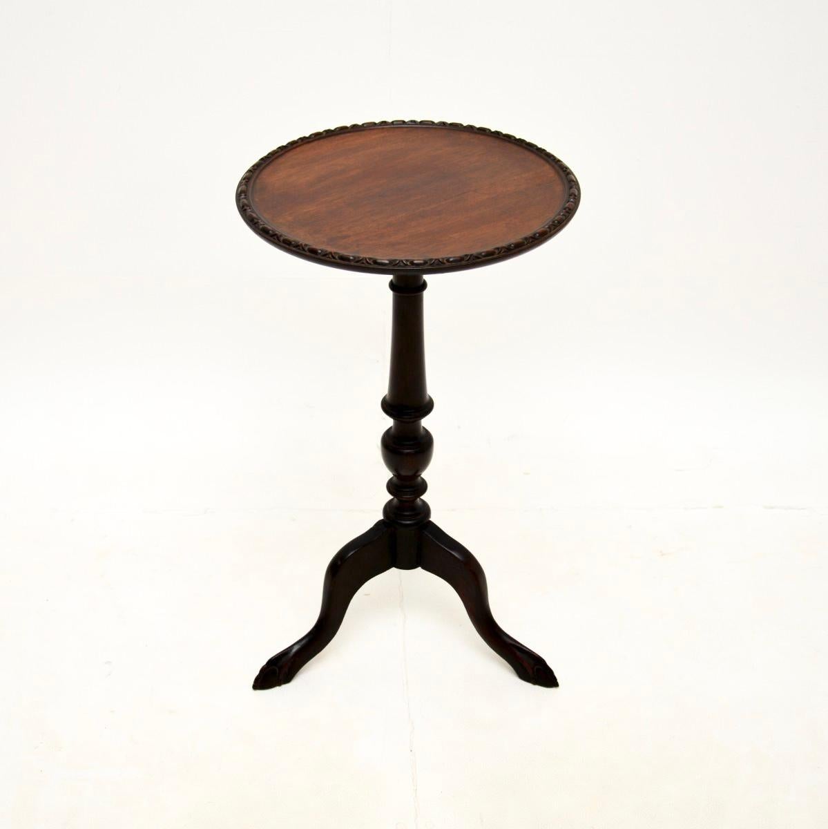 A charming and very well made antique wine table. This was made in England, it dates from around the 1900-1920 period.

It is of superb quality, it is quite tall is a very useful item. The circular top has a slightly raised and beaded edge, it sits