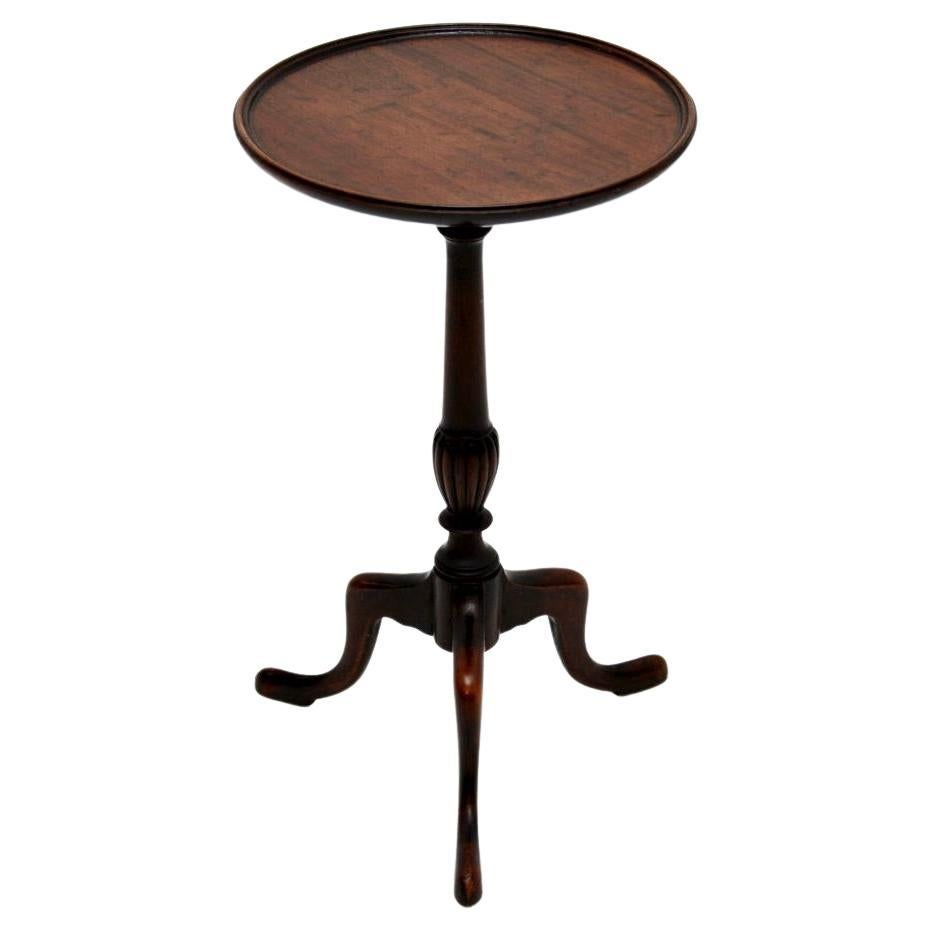 Mesa de vino antigua de estilo georgiano