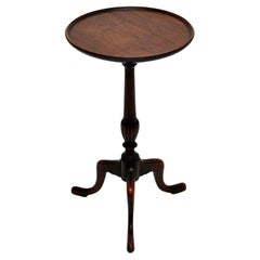 Mesa de vino antigua de estilo georgiano