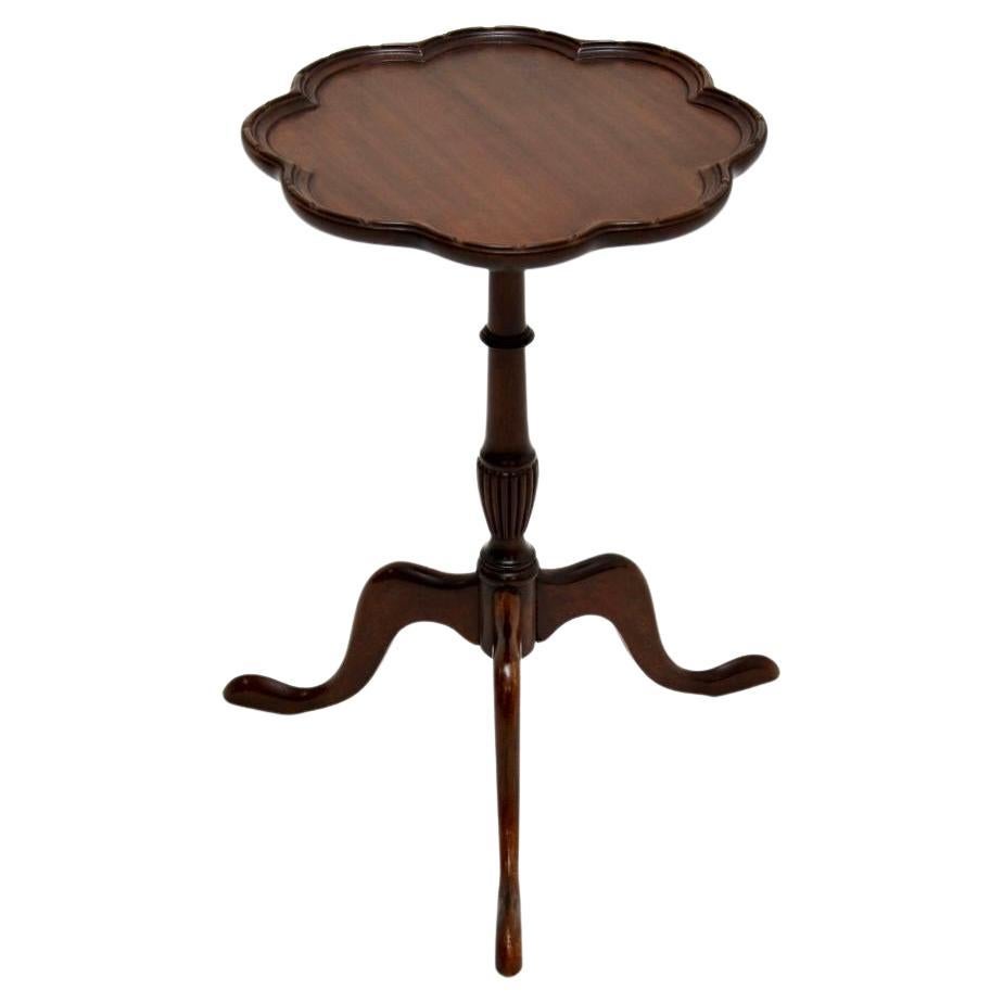 Mesa de vino antigua de estilo georgiano