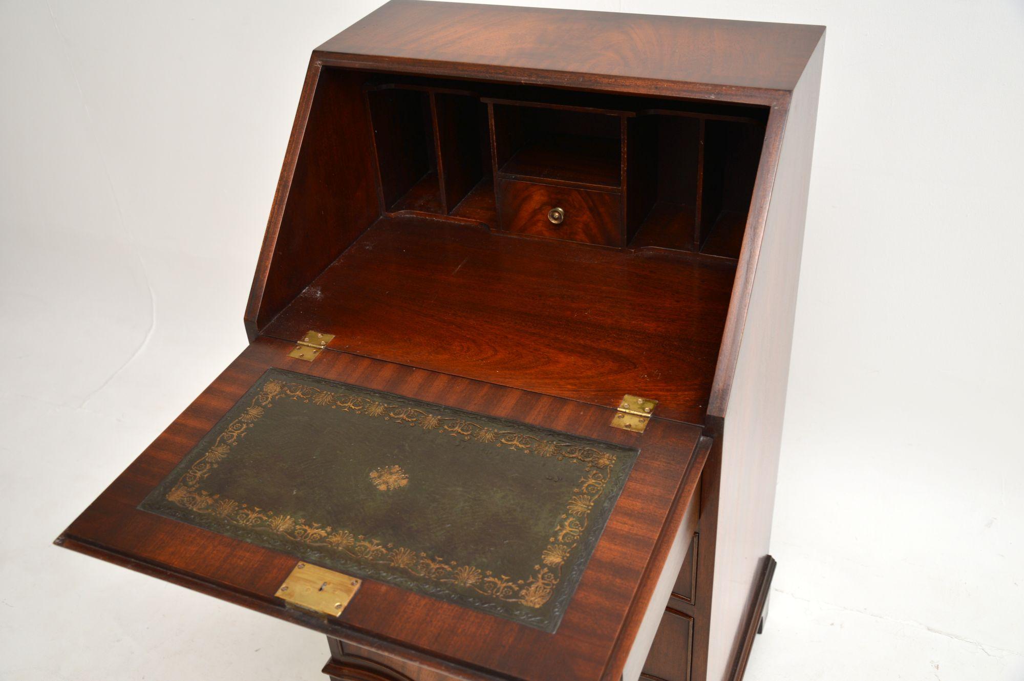 Antique Georgian Style Writing Bureau In Good Condition For Sale In London, GB