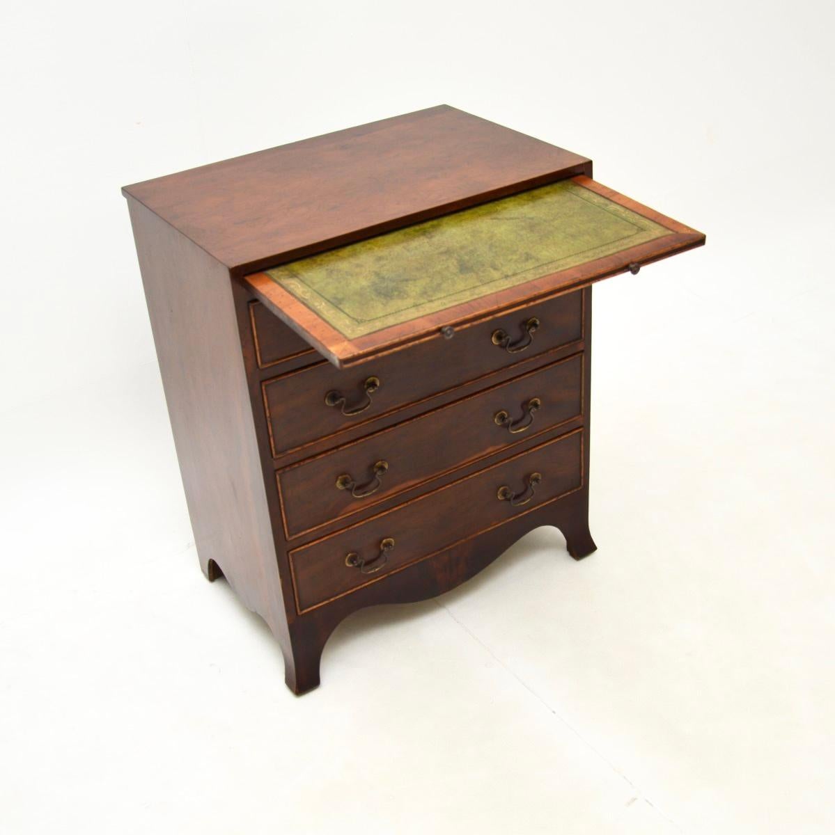 A smart and extremely well made antique Georgian style yew wood chest of drawers. This was made in England, it dates from around the 1930’s.

This has a gorgeous patina and lovely grain patterns, it is a useful size and is of excellent quality. It