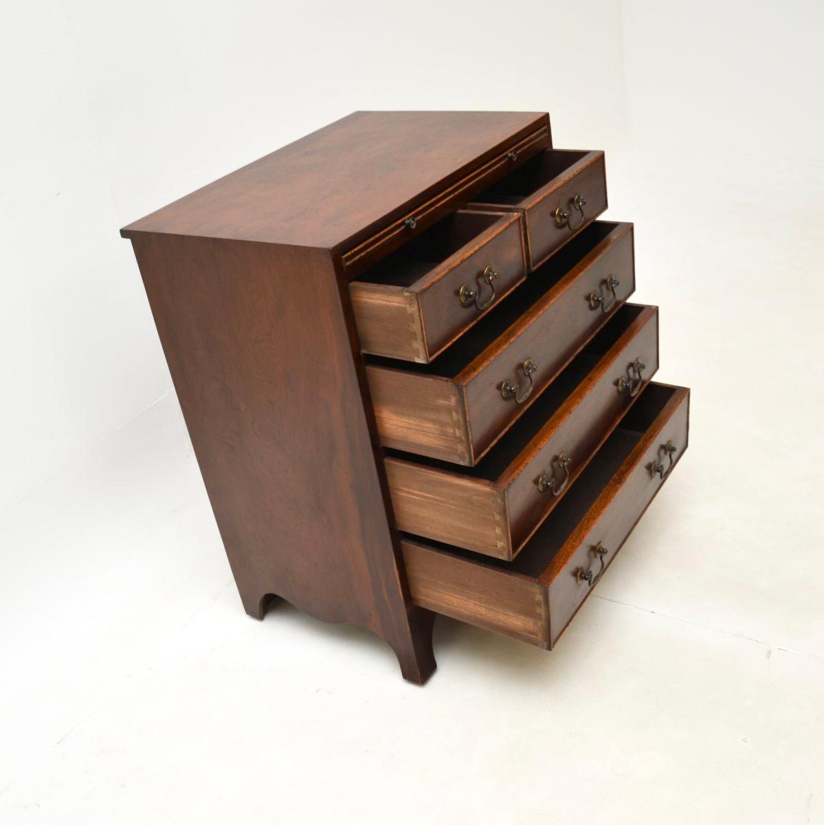 Antique Georgian Style Yew Wood Chest of Drawers In Good Condition For Sale In London, GB