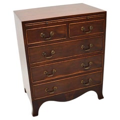 Commode ancienne en bois d'if de style géorgien
