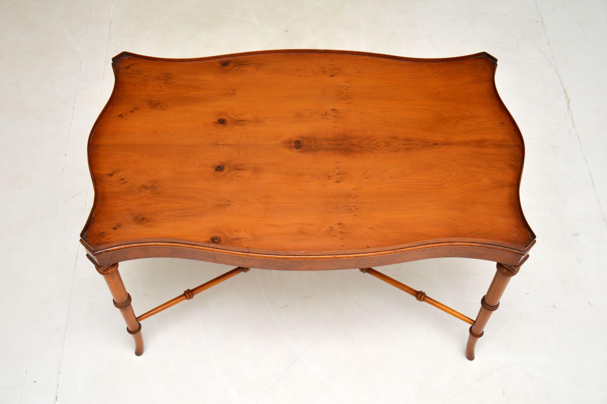 Antique Georgian Style Yew Wood Coffee Table In Good Condition In London, GB