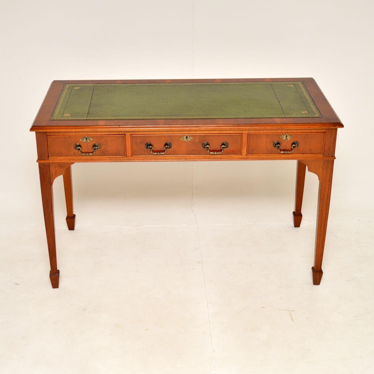 Antique Georgian Style Yew Wood Leather Top Desk / Writing Table In Good Condition In London, GB
