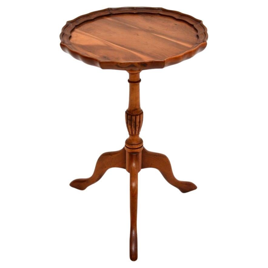Table à vin ancienne en bois d'if de style géorgien en vente