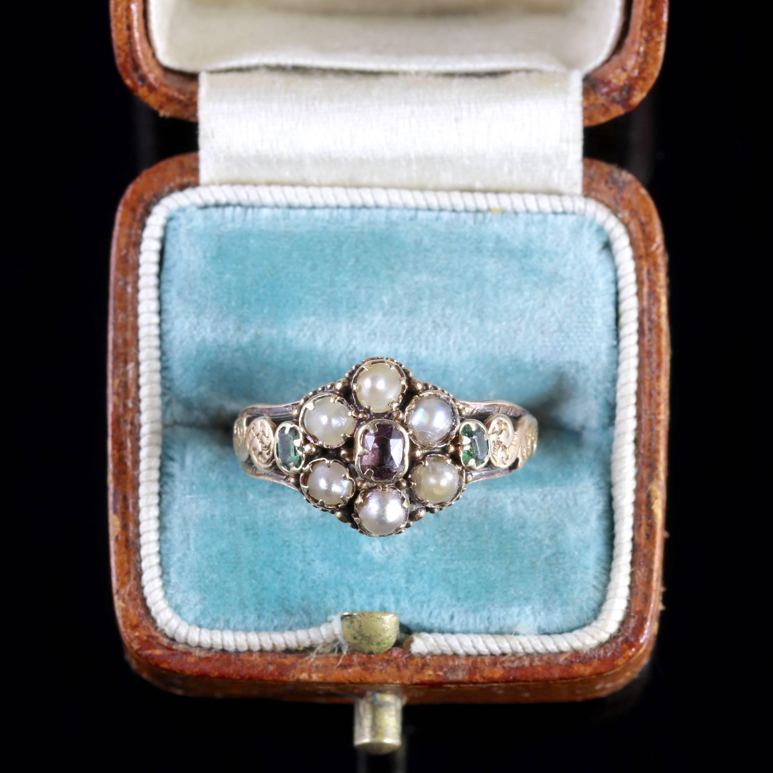 Antique Georgian Ring 15 Carat Gold Garnet Emerald Pearl, circa 1800 1
