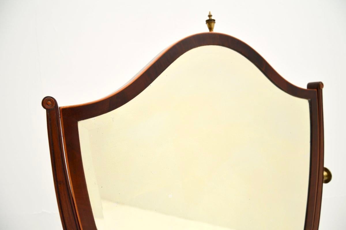 Britannique Miroir de table géorgien ancien en vente