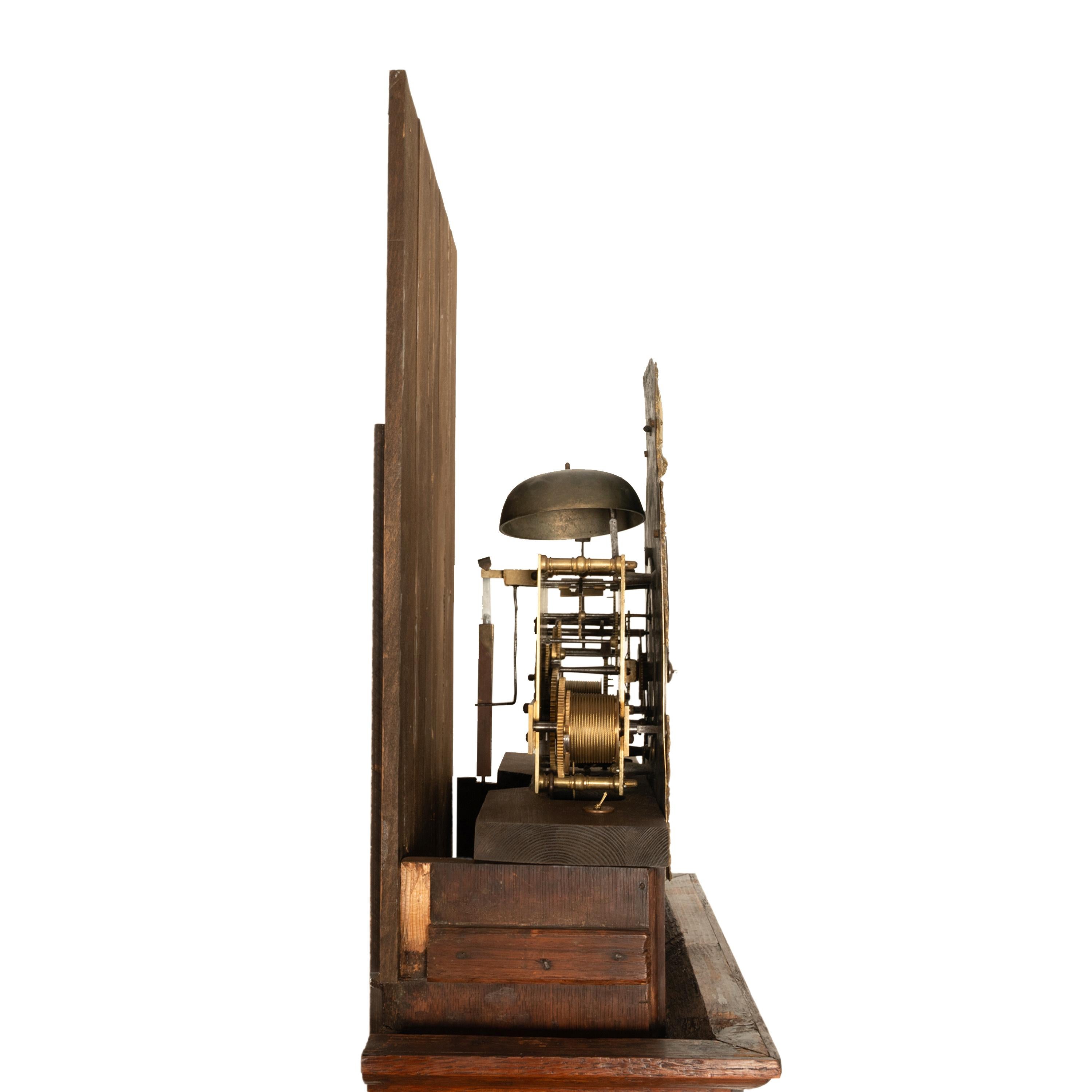 Antiguo reloj georgiano de caja alta con calendario de abuelo de 8 días Caja de roble tallada 1780 en venta 3