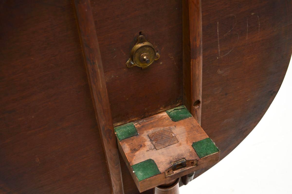 Fin du XVIIIe siècle Table d'appoint géorgienne ancienne à plateau basculant en vente