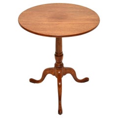 Mesa auxiliar georgiana antigua con tapa basculante