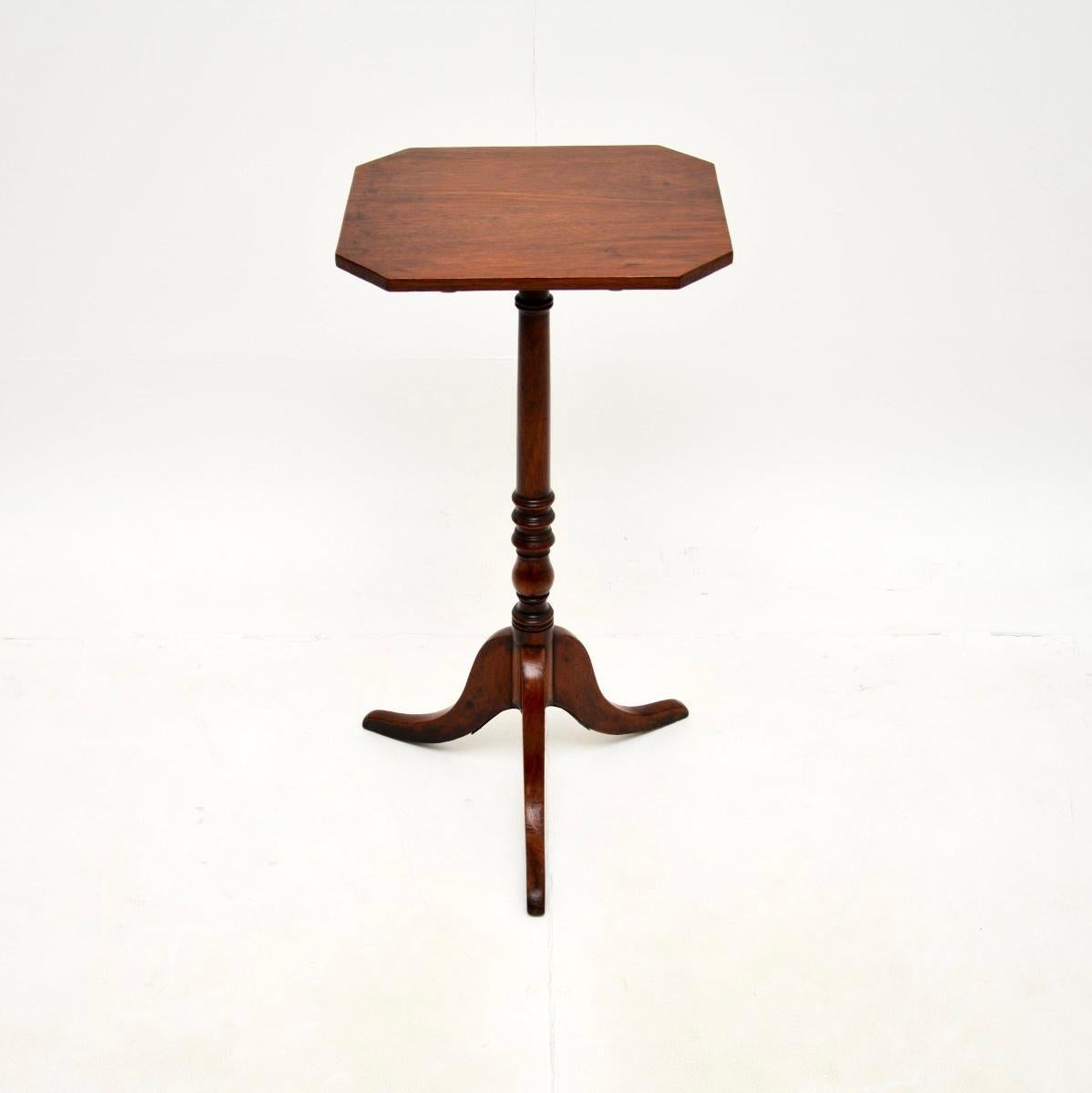 George III Table d'appoint géorgienne ancienne à plateau basculant en vente