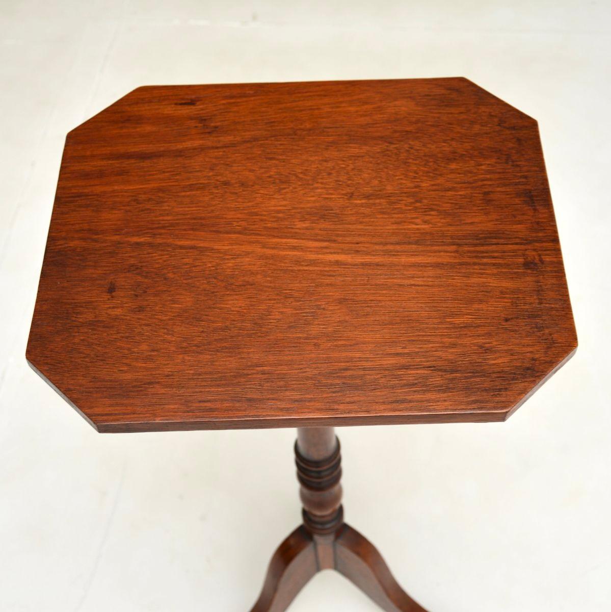 Début du XIXe siècle Table d'appoint géorgienne ancienne à plateau basculant en vente