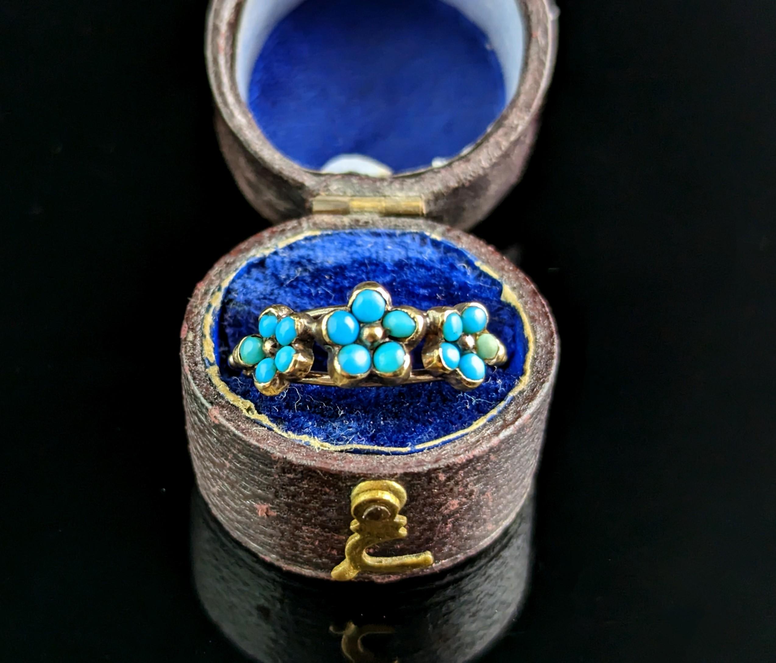 Antique Georgian Triple Flower Ring, Forget Me Not, 18k Gold and Turquoise In Good Condition In NEWARK, GB
