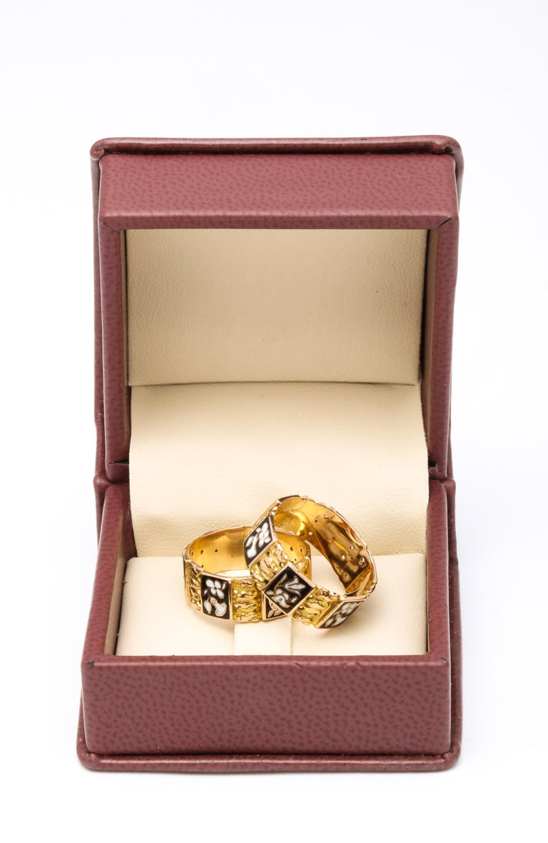 Antique Georgian Twin Pair of Gold Enamel Locket Rings For Sale 4