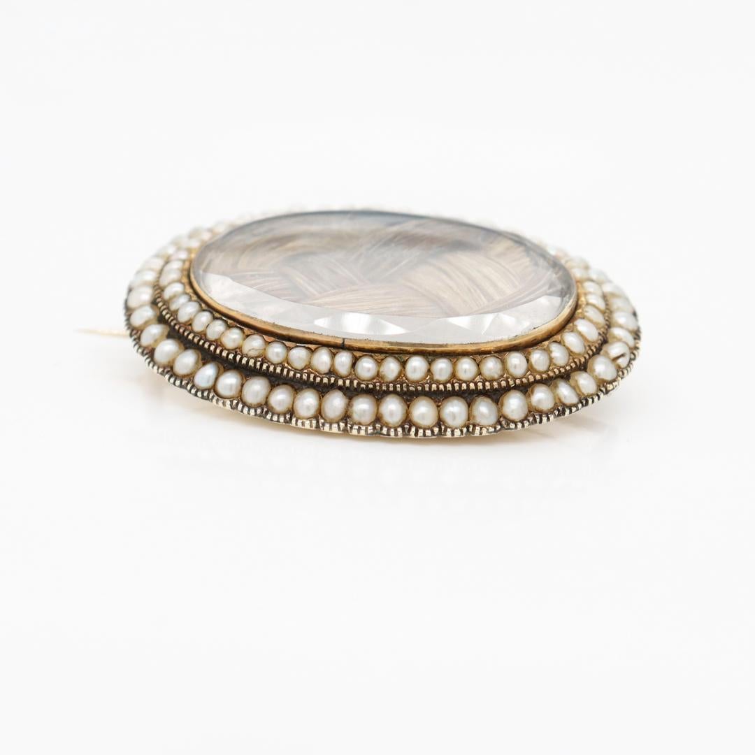 Antike georgische/viktorianische 14k Gold und Seed Pearl geflochtenes Haar Trauer Brosche im Angebot 1