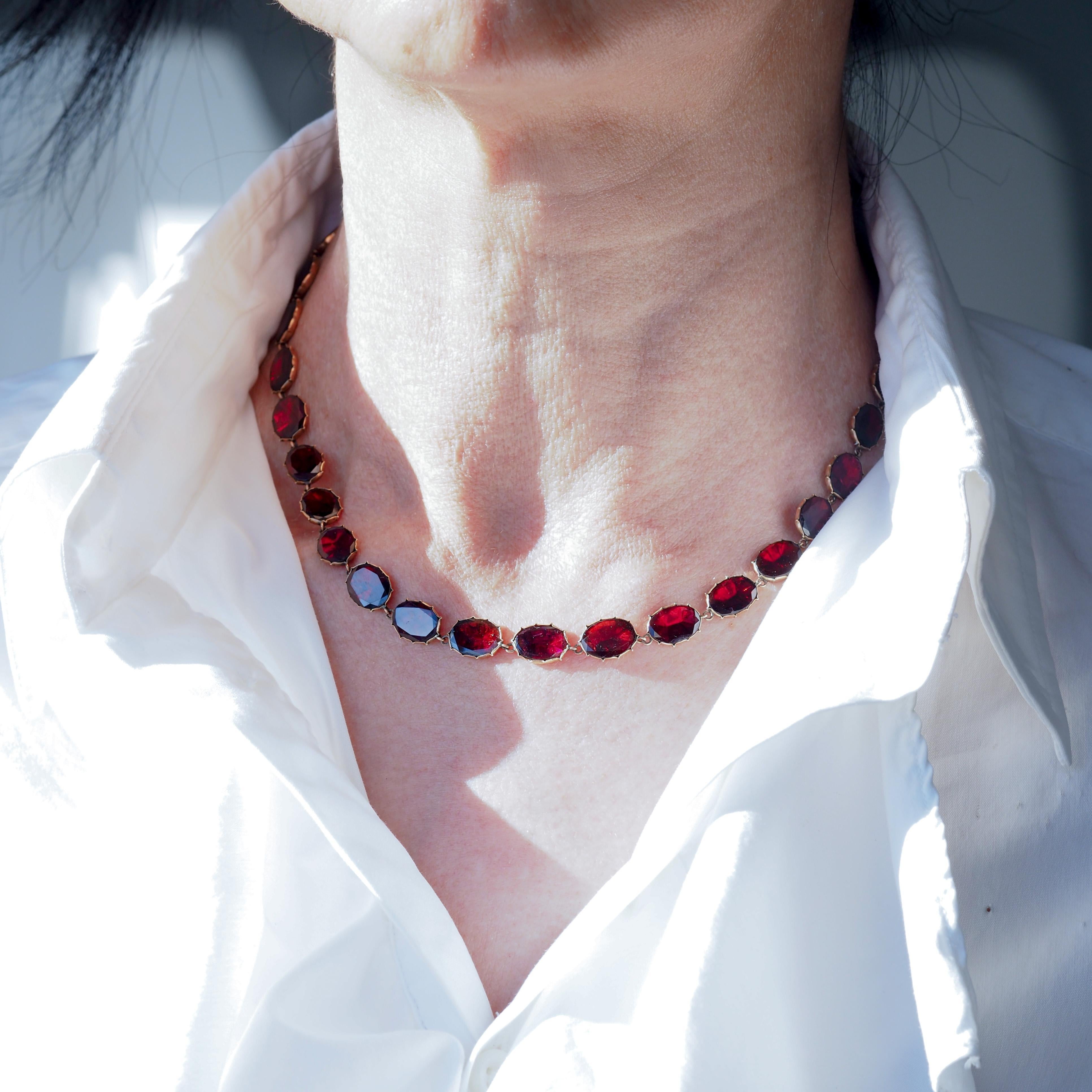 Georgien Antique Georgian/Victorian Garnet Riviere Necklace 9K Gold - Early 19th c. en vente