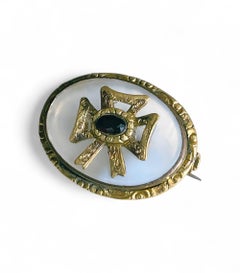 Antique Georgian–Victorian Transitional Chalcedony & Engraved Ribbon Brooch