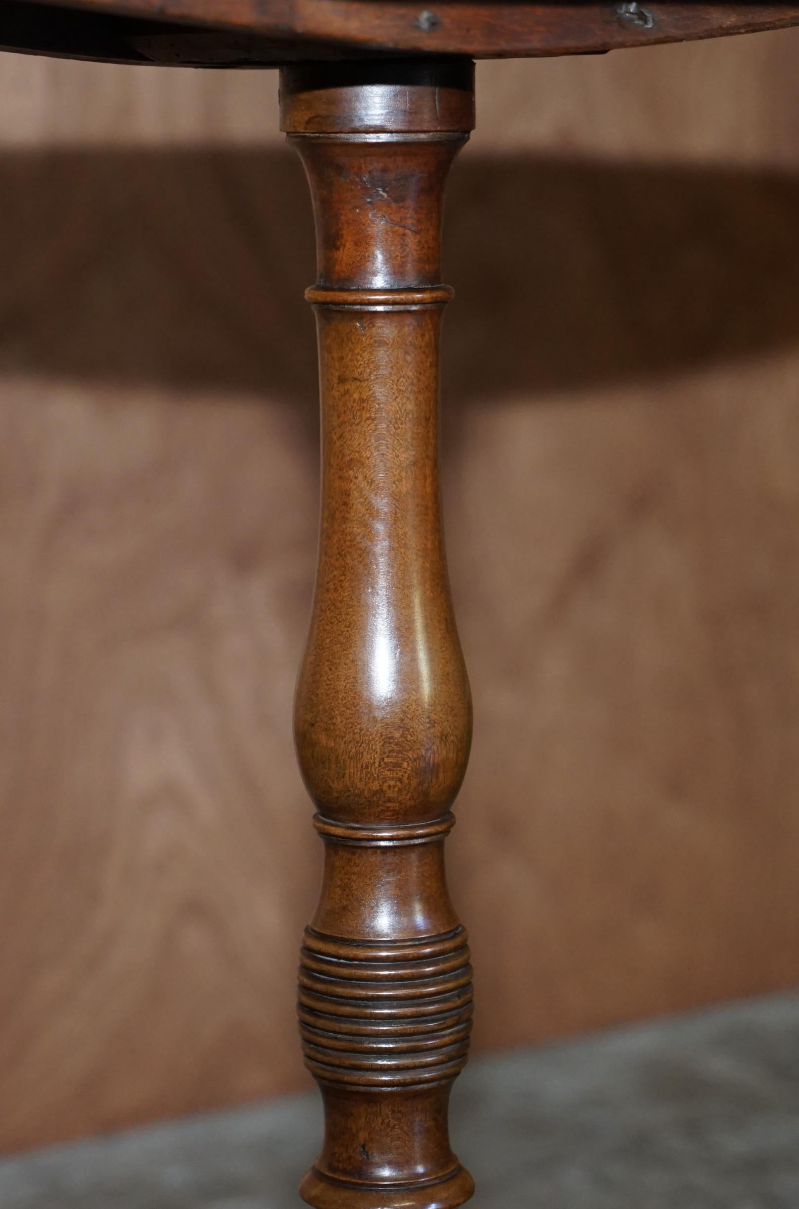 Antique Georgian Walnut Tripod Side End Lamp or Wine Table Original Patina For Sale 6