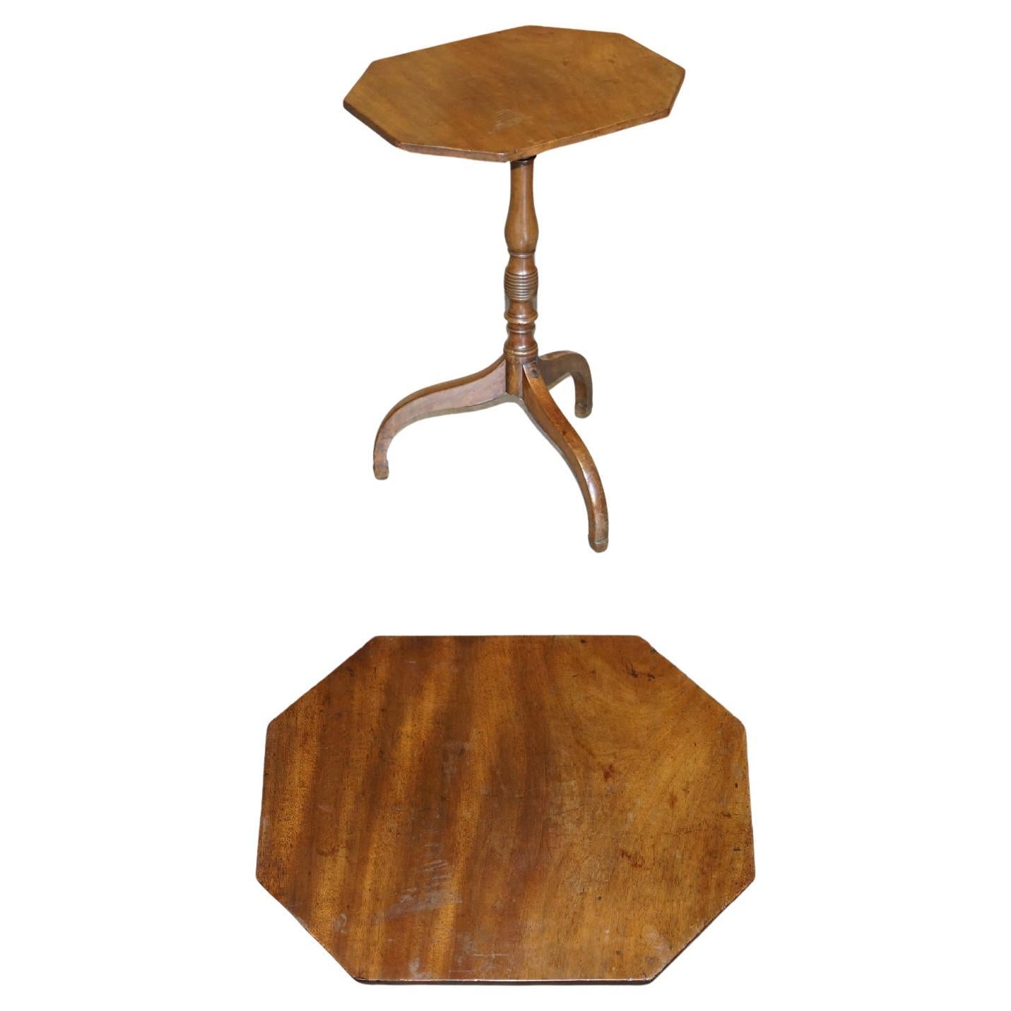 Antike georgianische Dreibein-Beistelllampe oder Weintisch aus Nussbaumholz, Original Patina