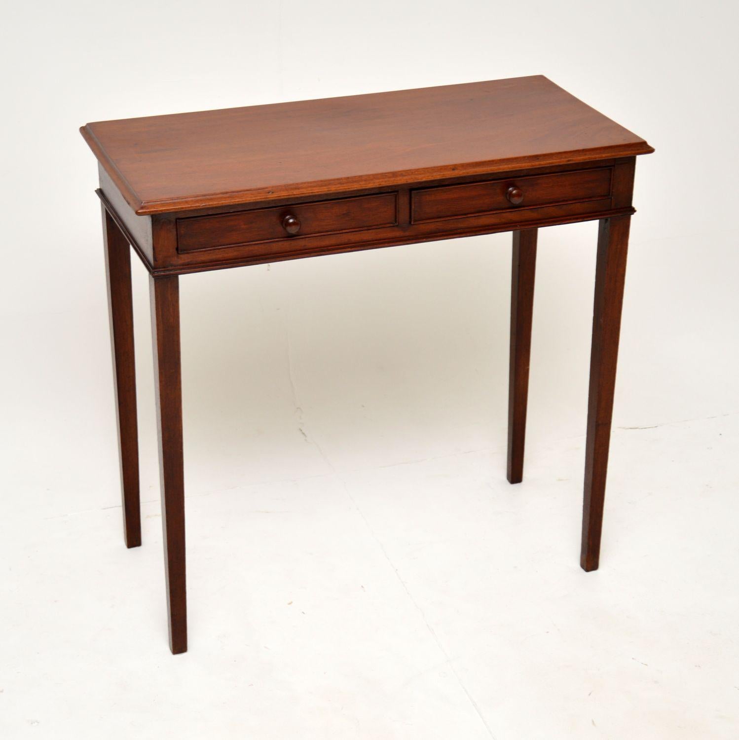 A wonderful little Georgian period writing table in solid wood. This was made in England, it dates from around 1790-1810 period.

It is beautifully made and is a very useful size. It is perfect for use as a small writing desk, or as a side / entry