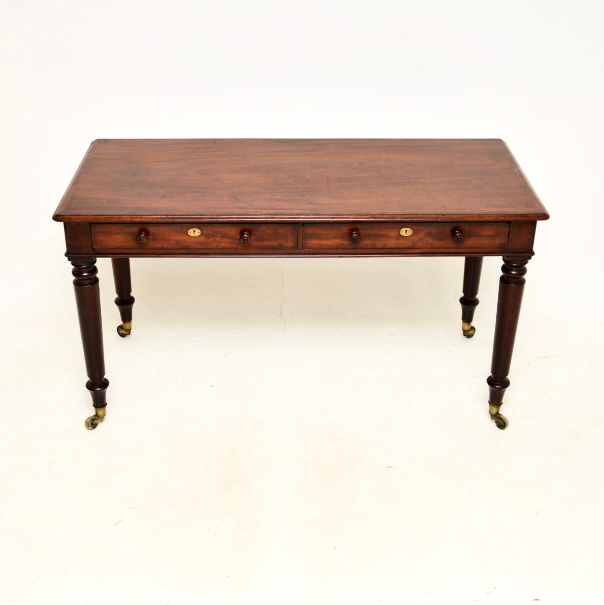 A fantastic antique Georgian writing table / desk of the highest order. This was made in England, it dates from around the 1820’s period.

It is of outstanding quality, the top has cross banded edges, it sits on finely turned legs which have