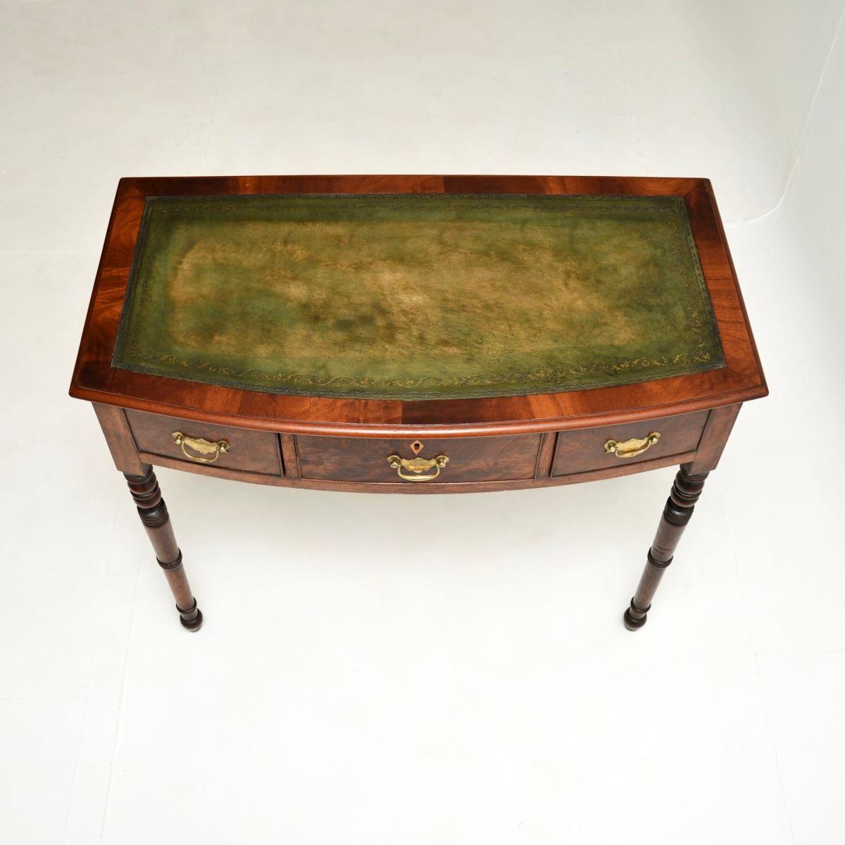 Ancienne table à écrire / bureau géorgien en vente 1