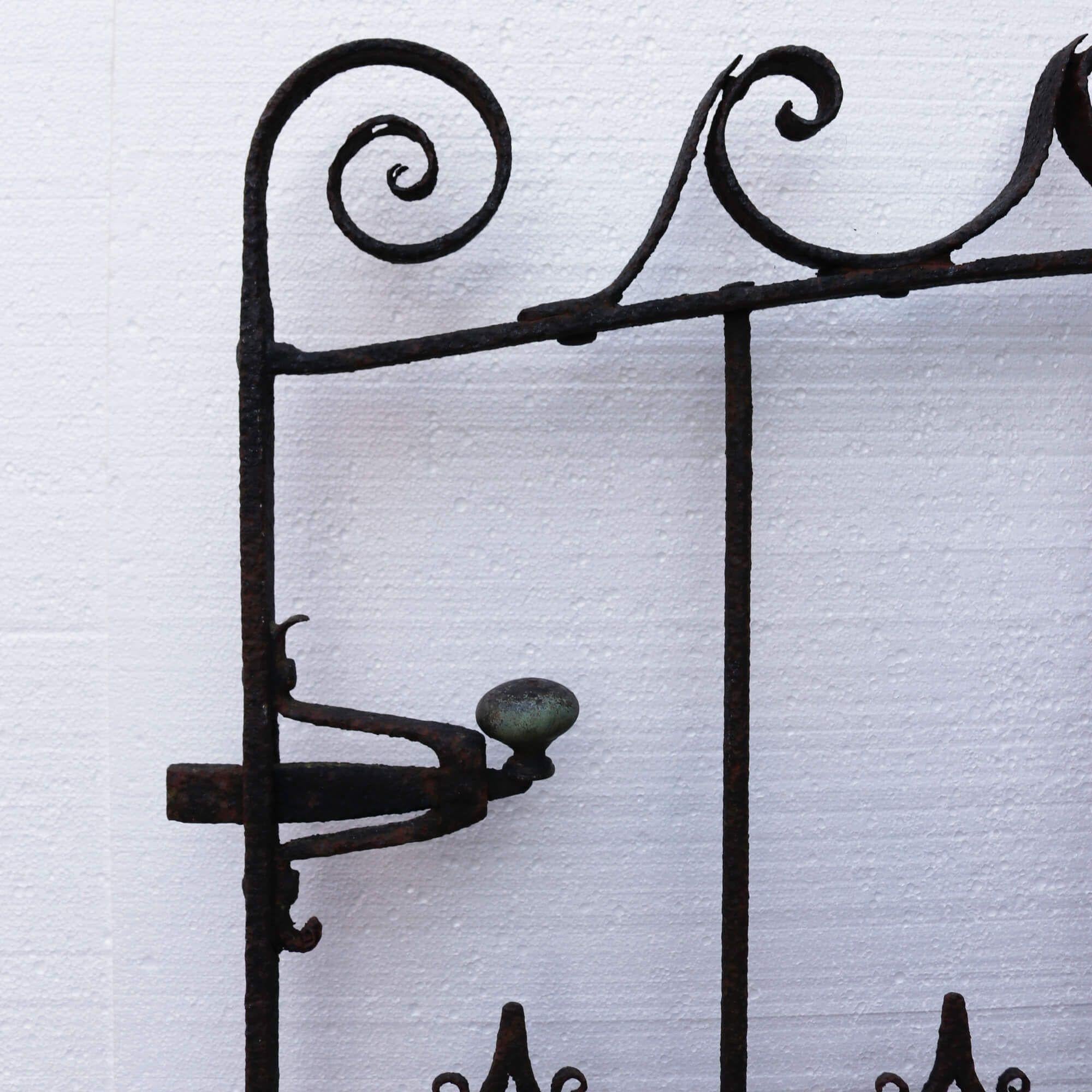Antique Georgian Wrought Iron Pedestrian Gate In Fair Condition For Sale In Wormelow, Herefordshire