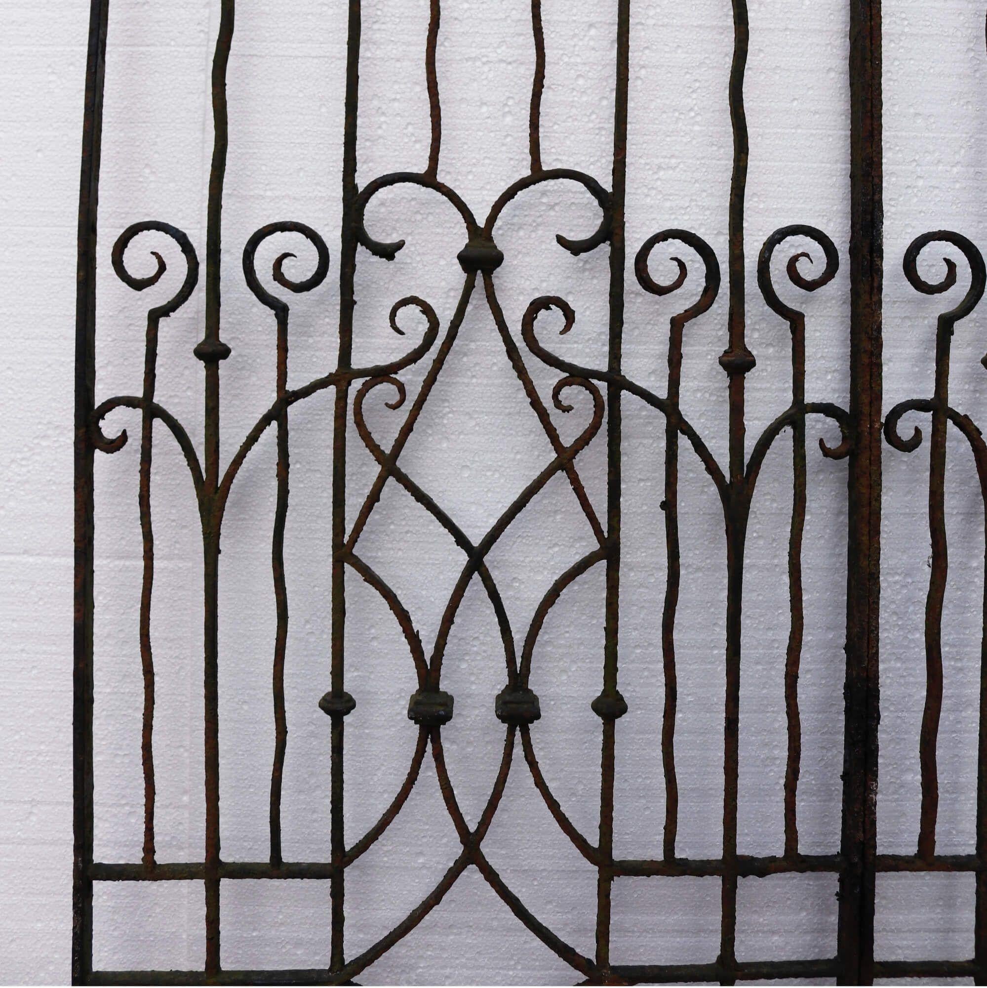 Antique Georgian Wrought Iron Pedestrian Gate In Fair Condition For Sale In Wormelow, Herefordshire