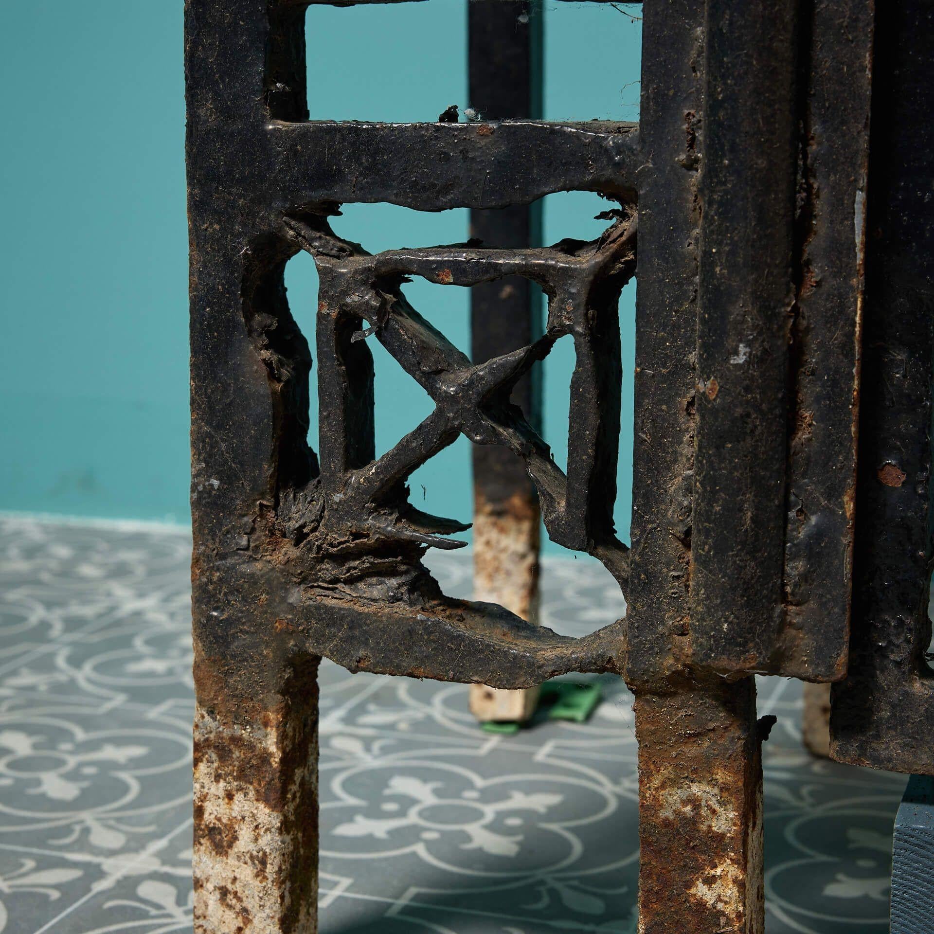 Metallo Antico cancello pedonale georgiano in ferro battuto e paletti in vendita