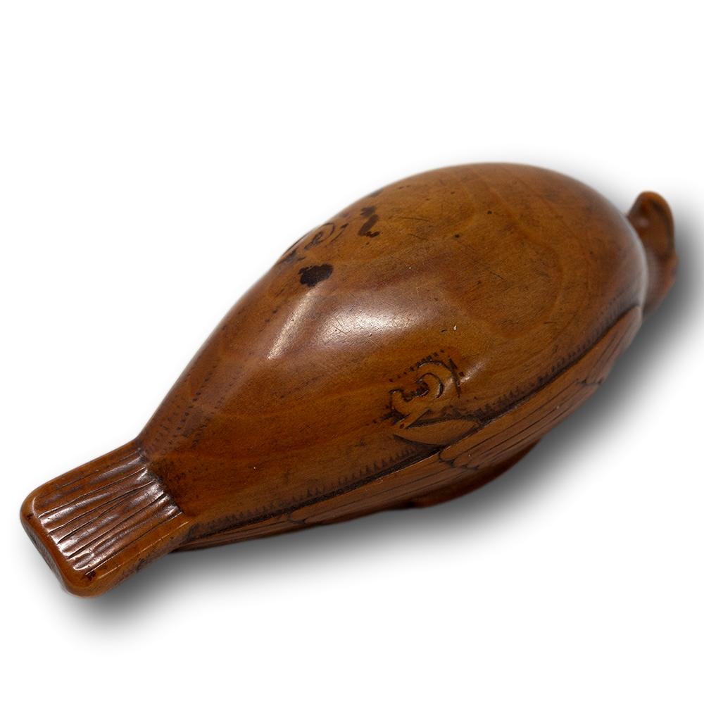 Antique Georgian Yew Wood Parrot Snuff Box For Sale 4