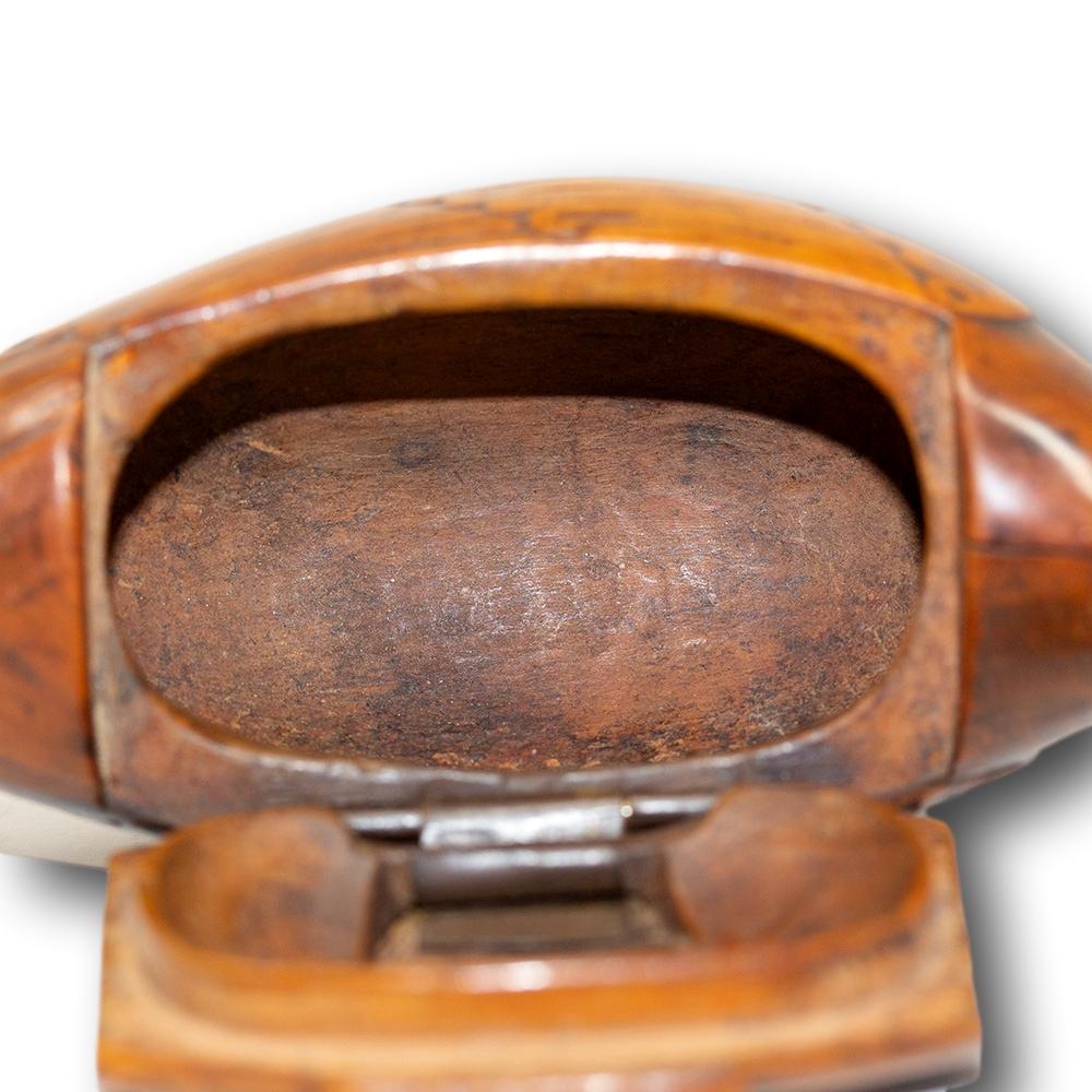 Antique Georgian Yew Wood Parrot Snuff Box For Sale 7
