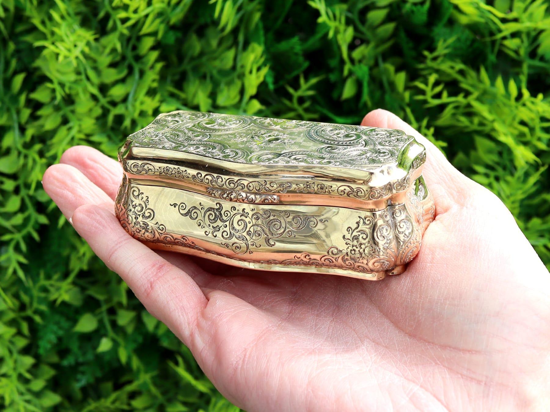 Allemand Tabatière allemande ancienne en or 14 carats datant d'environ 1850 en vente
