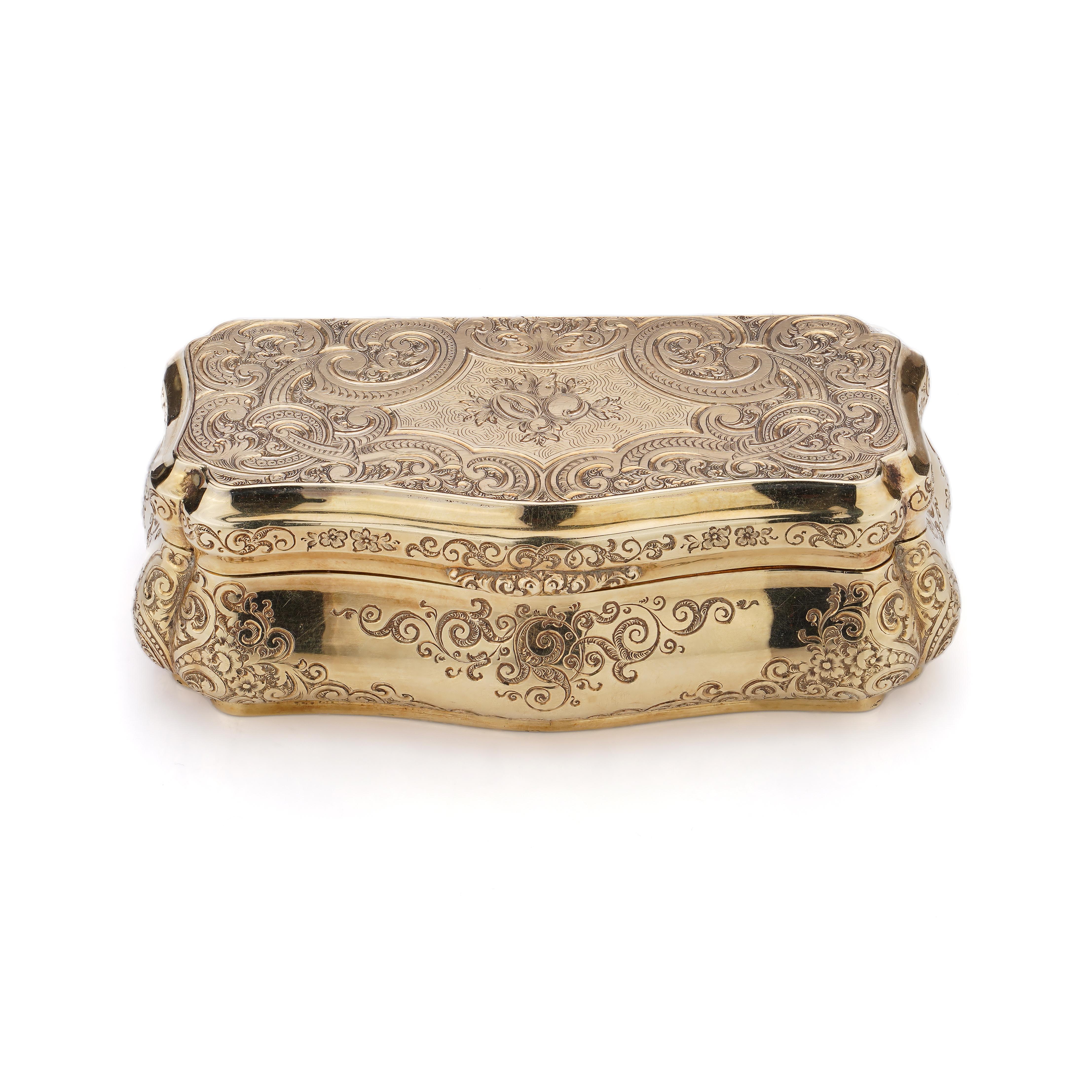 Antique German 14kt. yellow gold snuff - box by Carl Martin Weishaupt & Sons.  In Good Condition For Sale In Braintree, GB