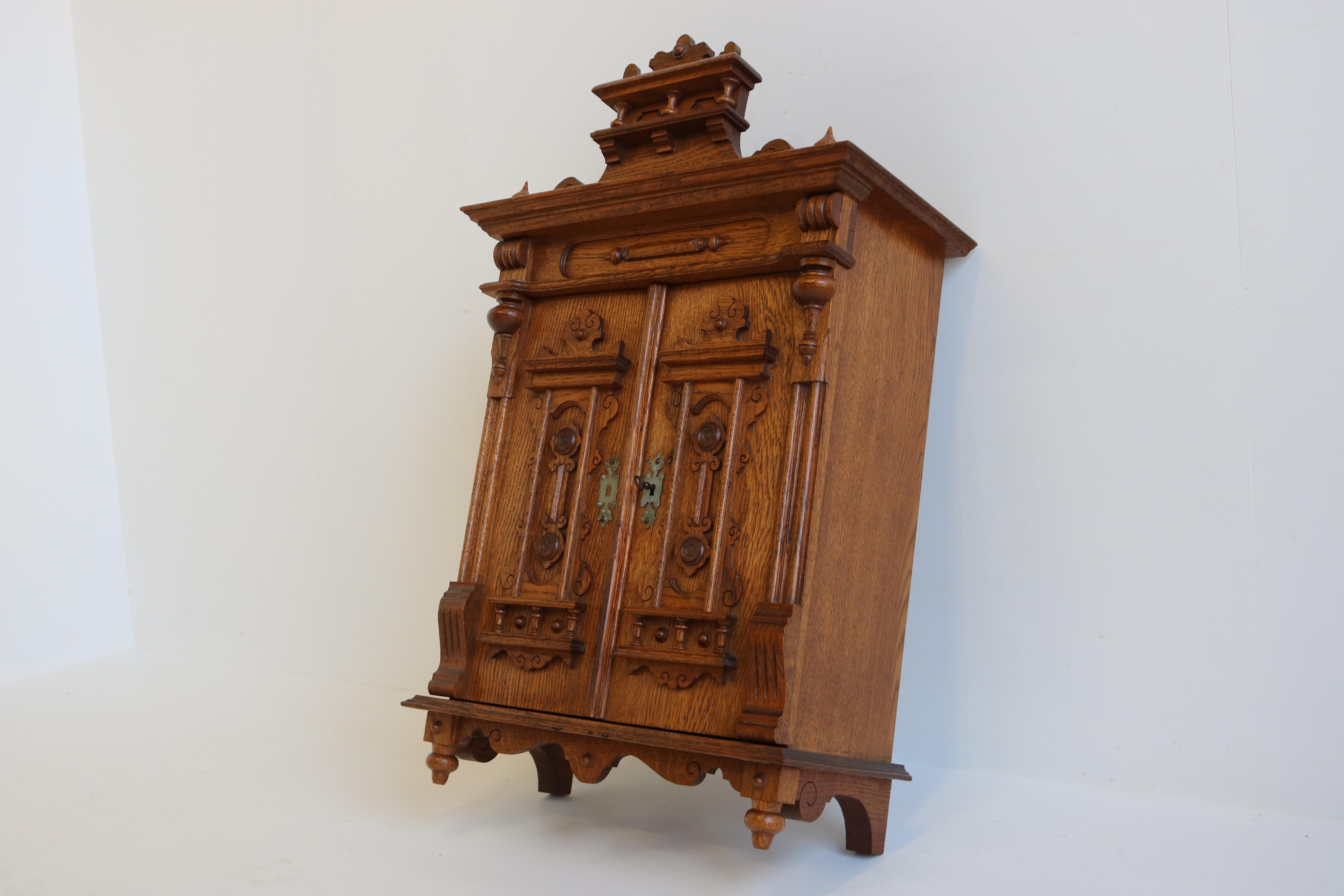 Antique German 19th Century Gründerzeit Wall Cabinet Carved Oak Neo Classical For Sale 5