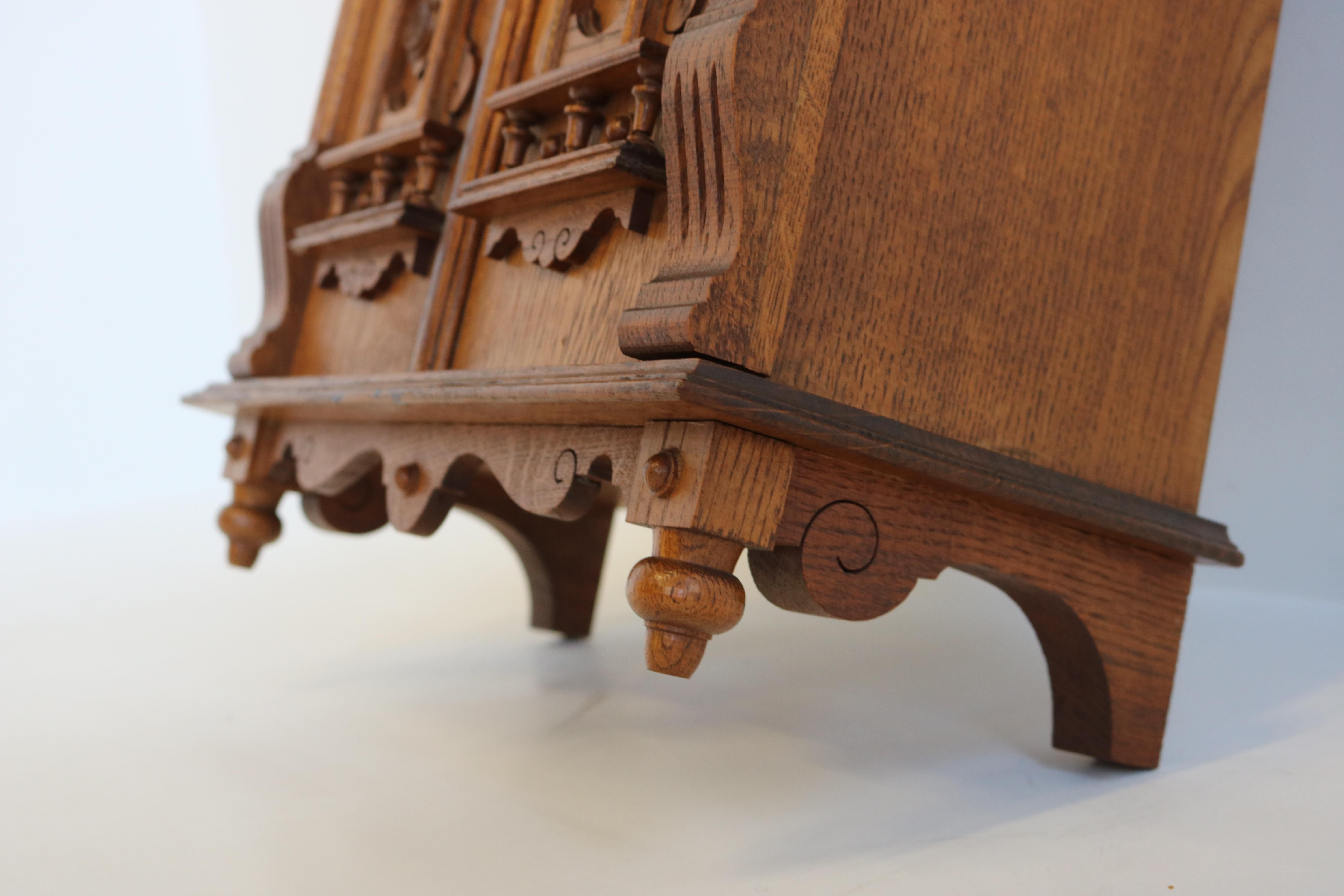 Antique German 19th Century Gründerzeit Wall Cabinet Carved Oak Neo Classical For Sale 3
