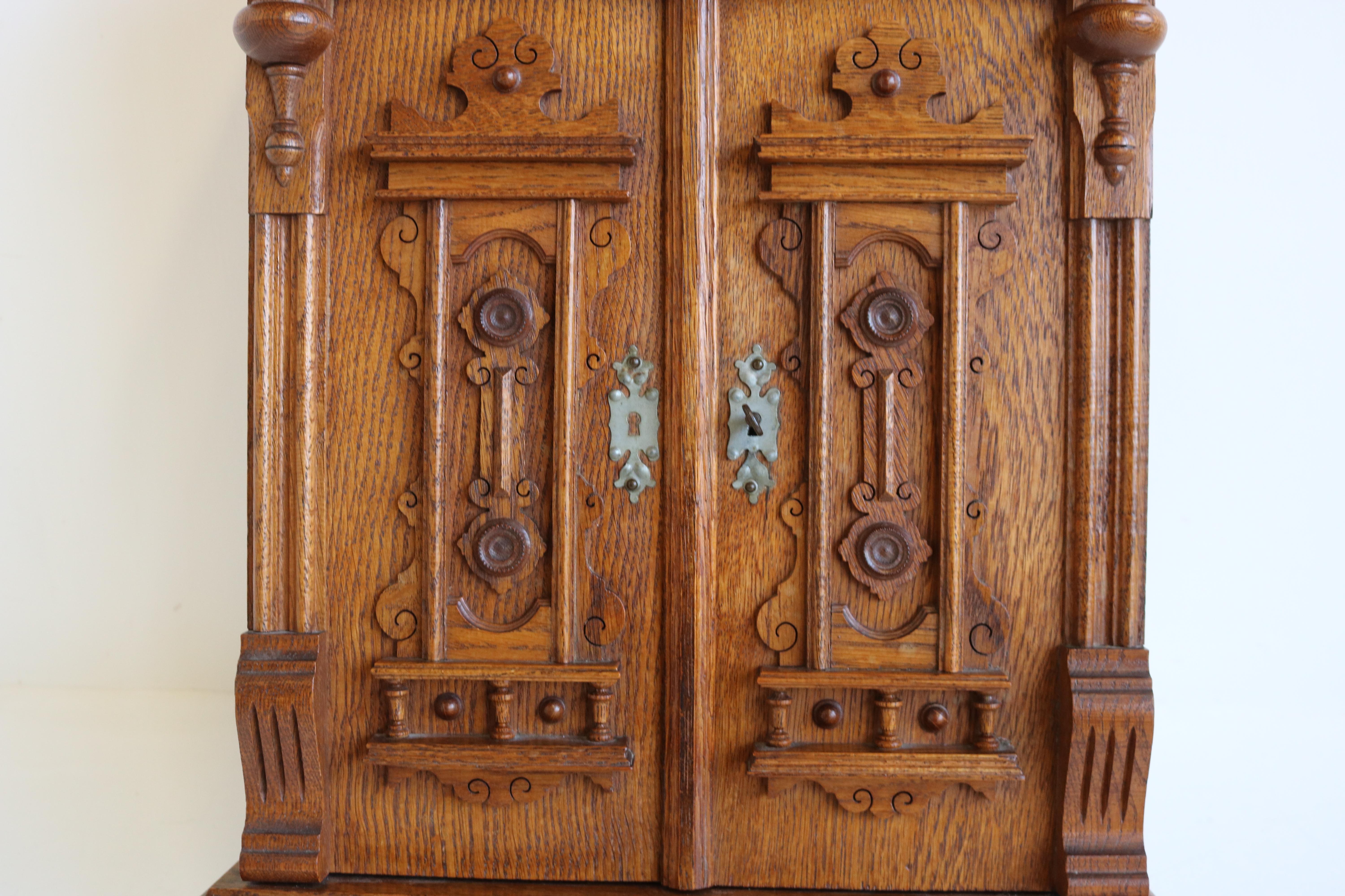 Antique German 19th Century Gründerzeit Wall Cabinet Carved Oak Neo Classical For Sale 4