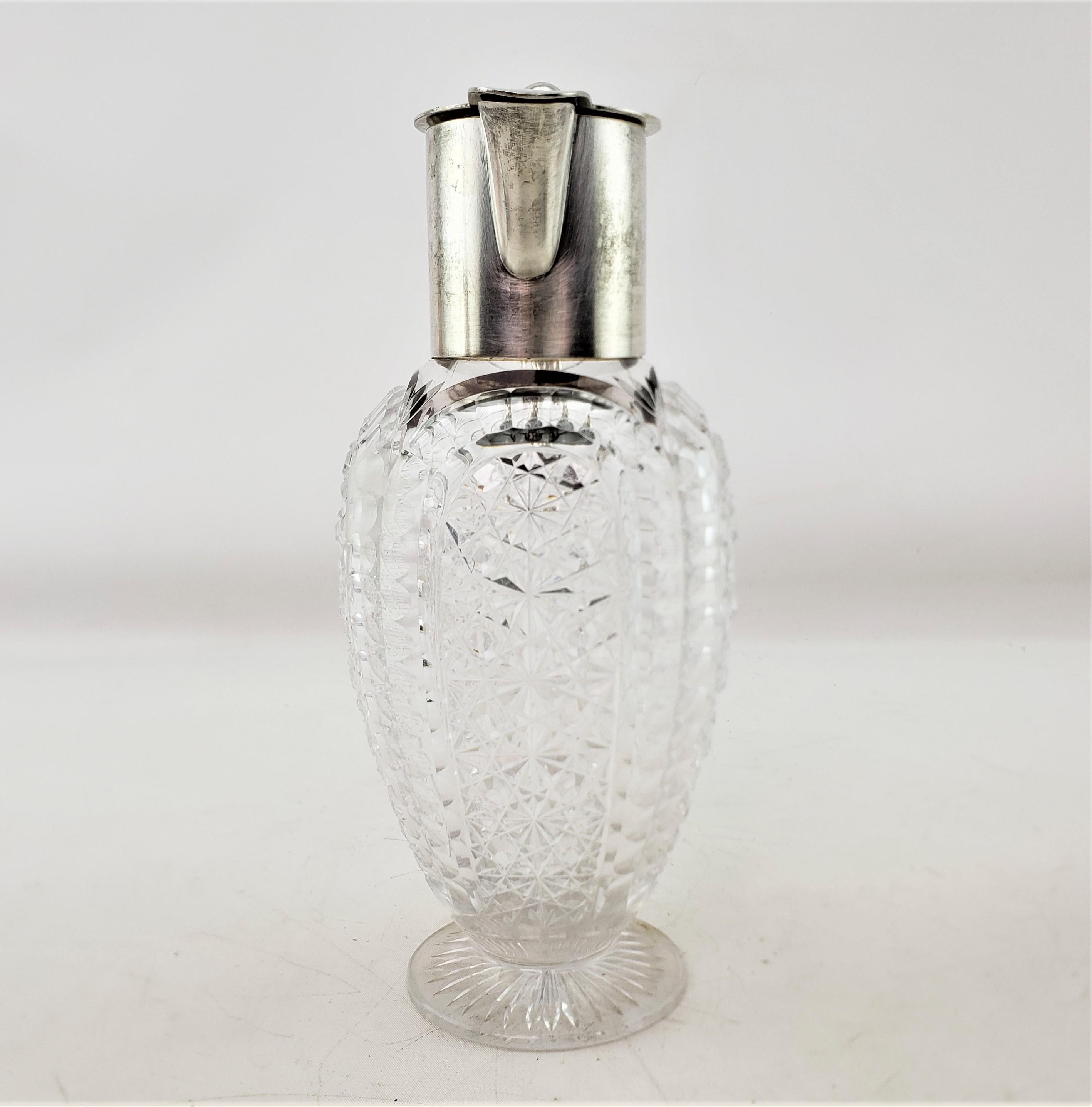 Antigua jarra o cántaro alemán de clarete de plata 800 y cristal tallado con diamantes Grabado en venta