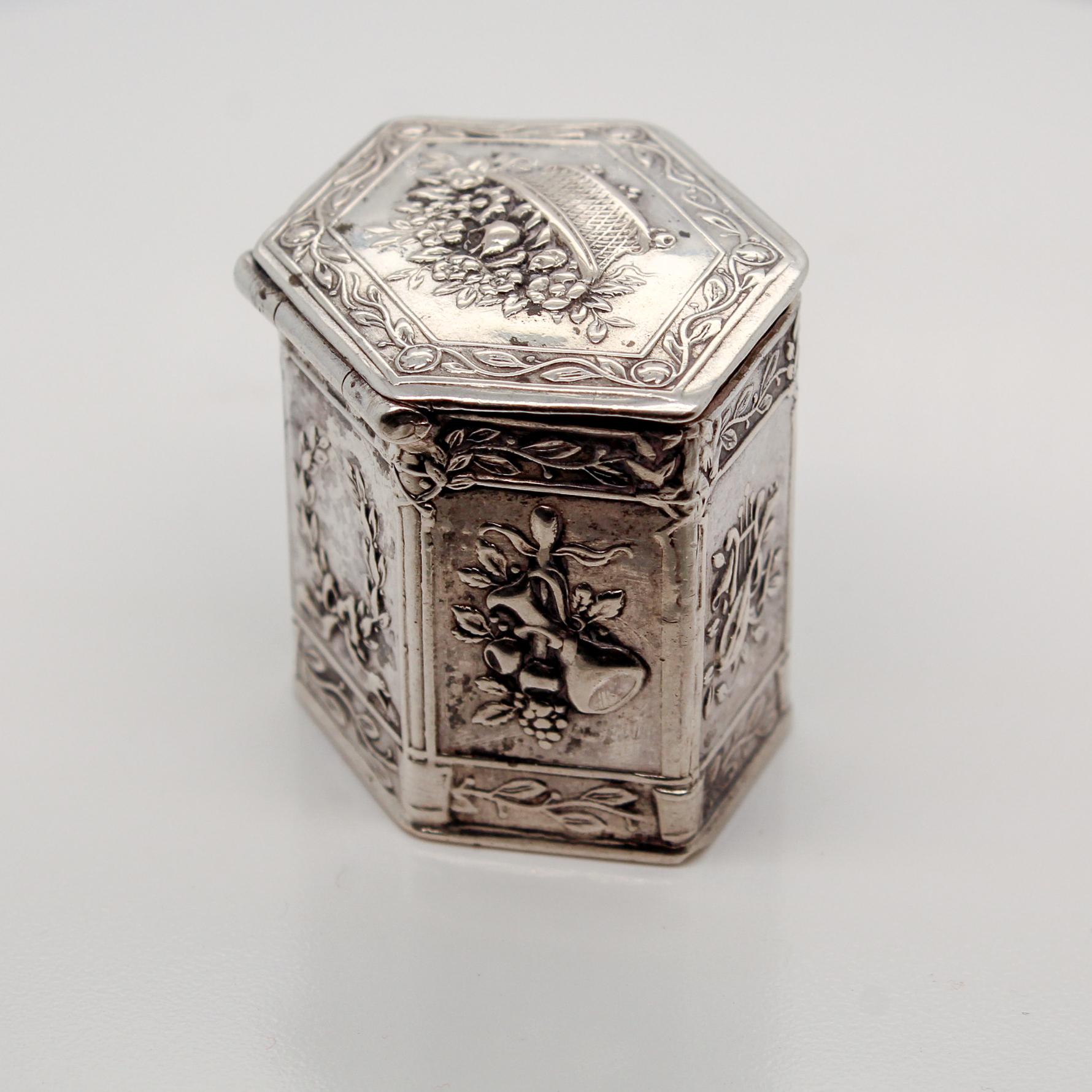 Antique German 800 Silver Vanity or Snuff Box In Good Condition In Philadelphia, PA