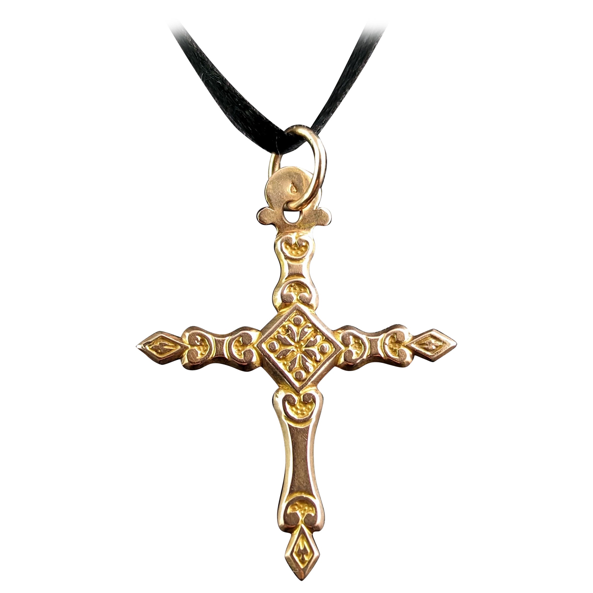 Antiker deutscher 9 Karat Goldkreuz-Anhänger, geblümt, antik