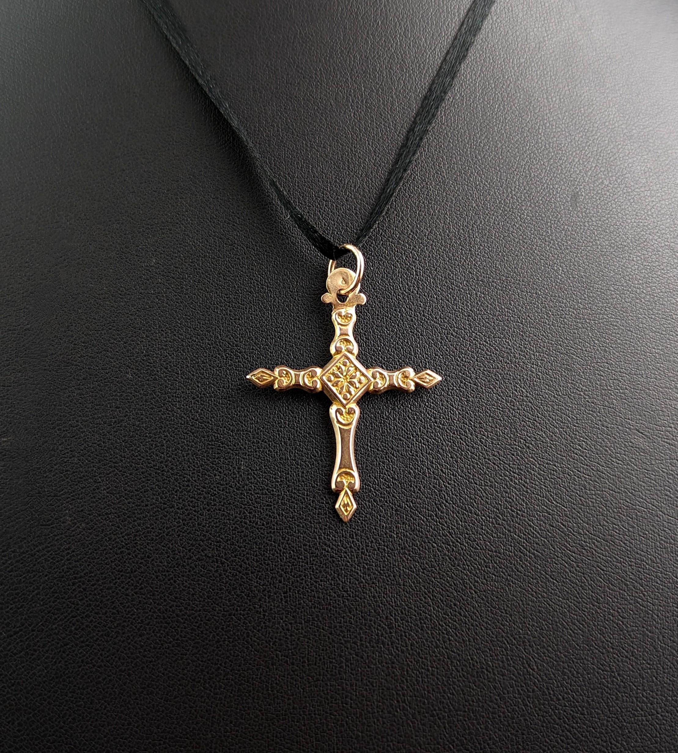 Antiker deutscher 9 Karat Goldkreuz-Anhänger, geblümt, antik im Zustand „Gut“ in NEWARK, GB