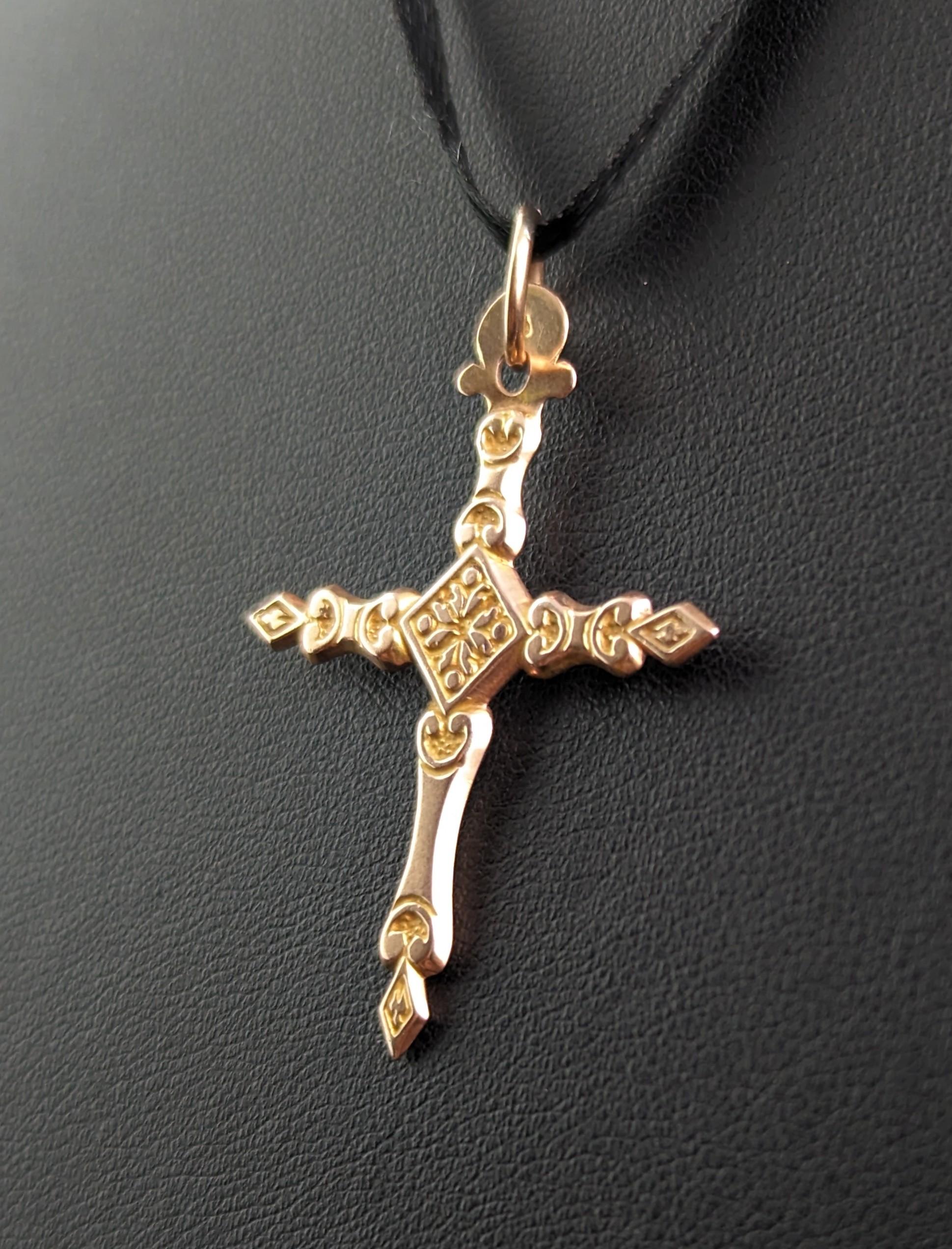 Antiker deutscher 9 Karat Goldkreuz-Anhänger, geblümt, antik 1
