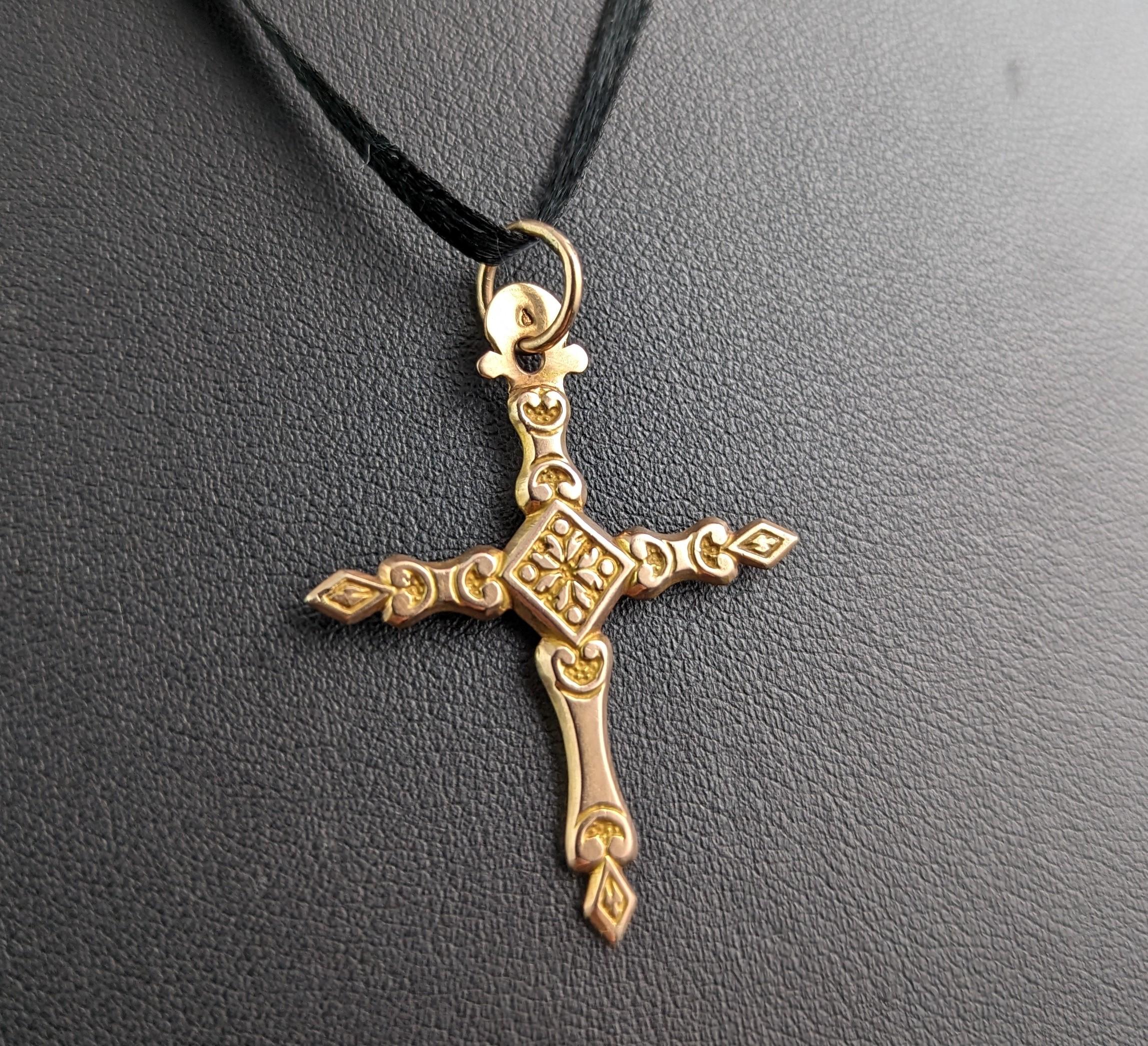 Antiker deutscher 9 Karat Goldkreuz-Anhänger, geblümt, antik 2