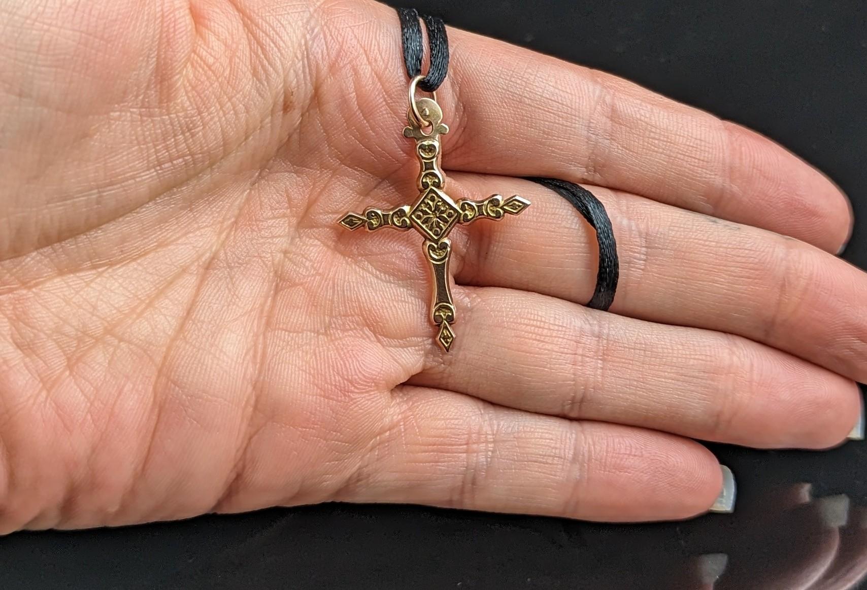 Antiker deutscher 9 Karat Goldkreuz-Anhänger, geblümt, antik 3