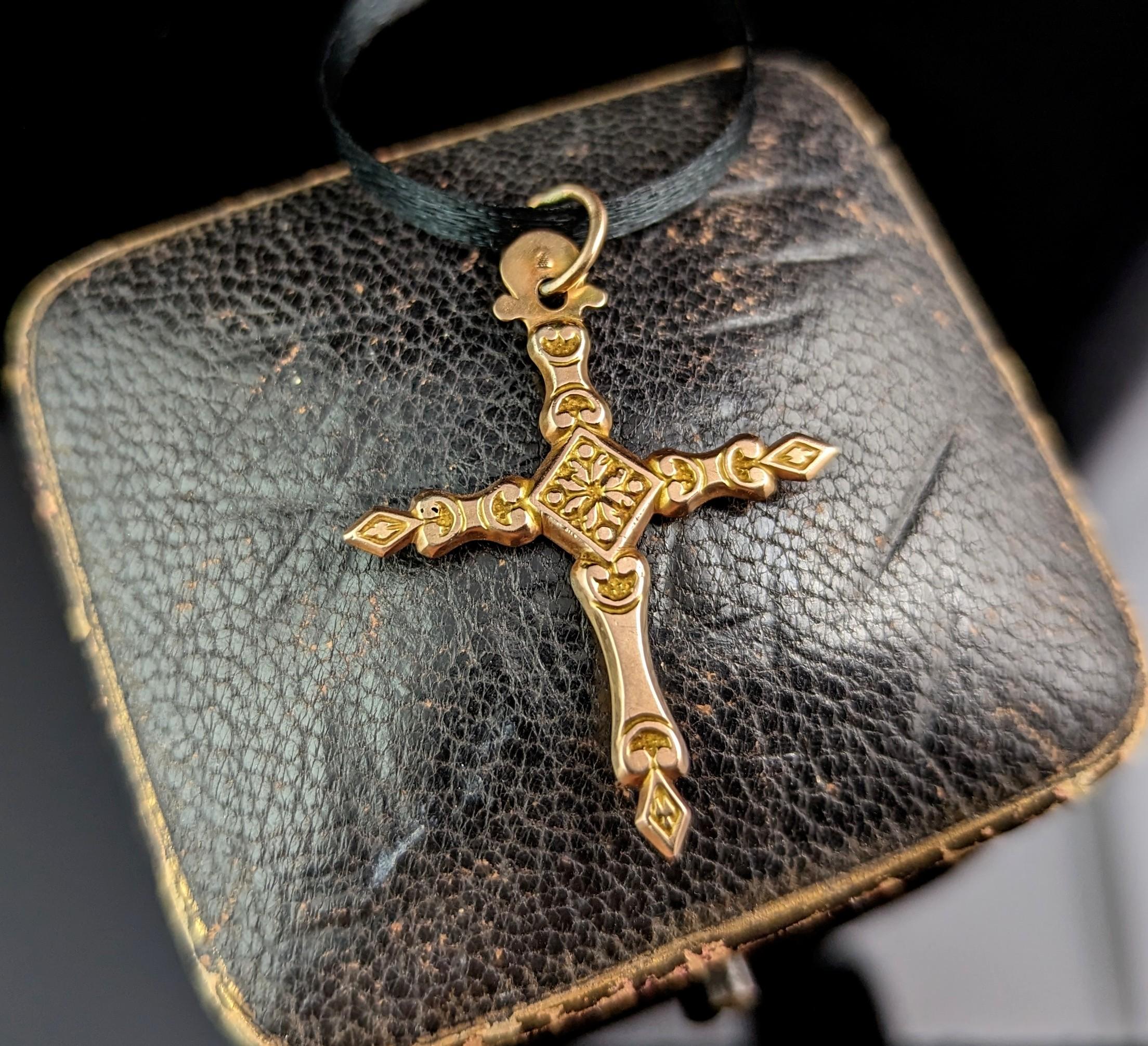 Antiker deutscher 9 Karat Goldkreuz-Anhänger, geblümt, antik 4